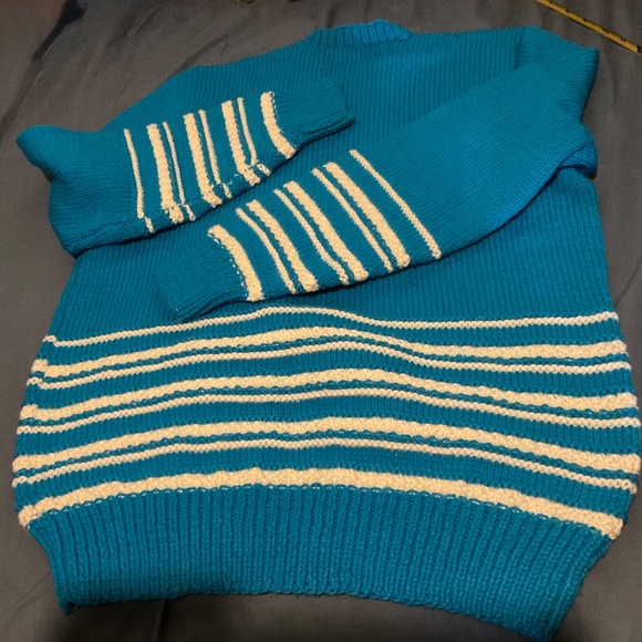 HANDKNITTED SWEATER SIZING IN PICTURES NEW NO TAGS - Picture 5 of 8